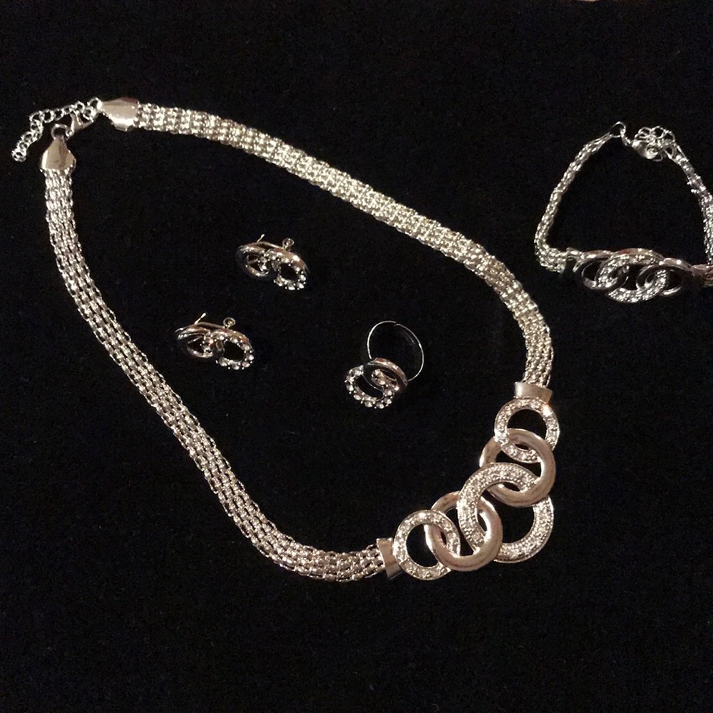 Set of earring, bracelet, necklace & ring